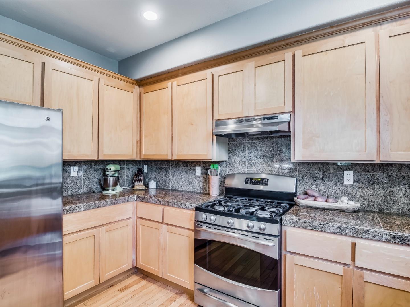 Detail Gallery Image 14 of 36 For 140 Sarafina Way, Gilroy,  CA 95020 - 3 Beds | 2/1 Baths