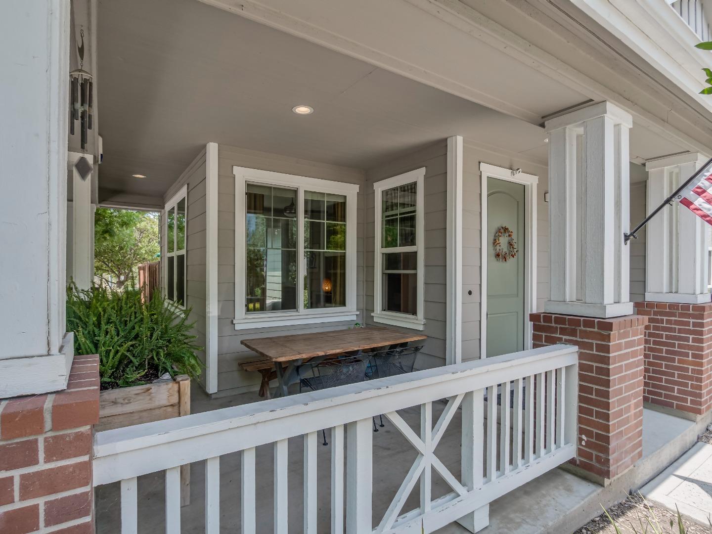 Detail Gallery Image 3 of 36 For 140 Sarafina Way, Gilroy,  CA 95020 - 3 Beds | 2/1 Baths