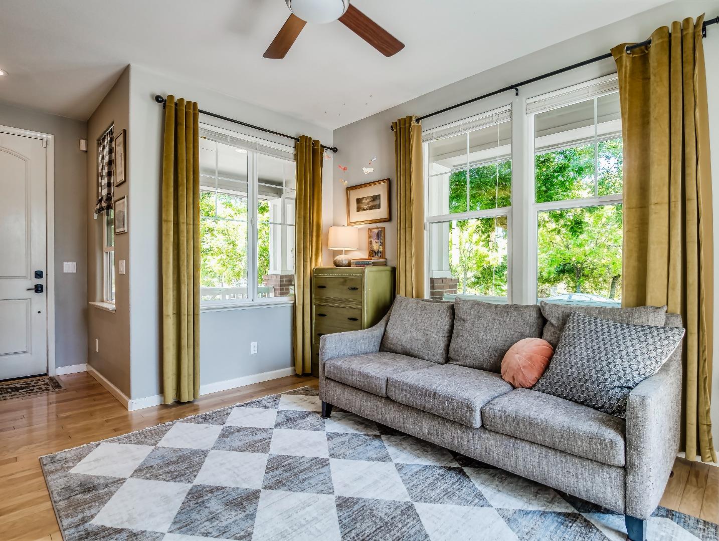 Detail Gallery Image 4 of 36 For 140 Sarafina Way, Gilroy,  CA 95020 - 3 Beds | 2/1 Baths