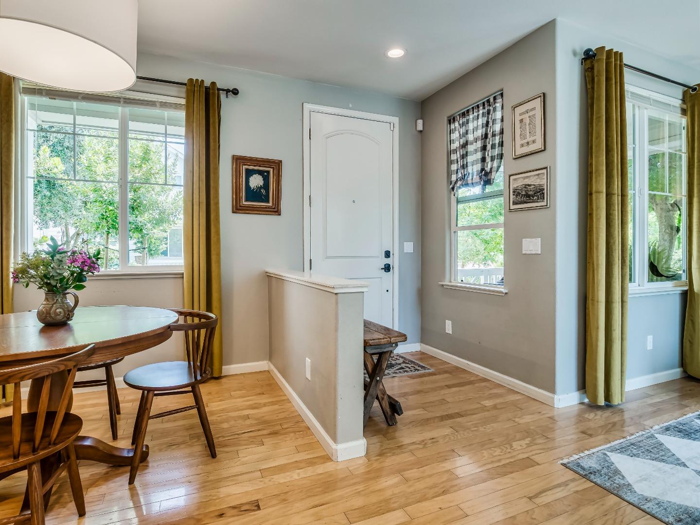 Detail Gallery Image 7 of 36 For 140 Sarafina Way, Gilroy,  CA 95020 - 3 Beds | 2/1 Baths