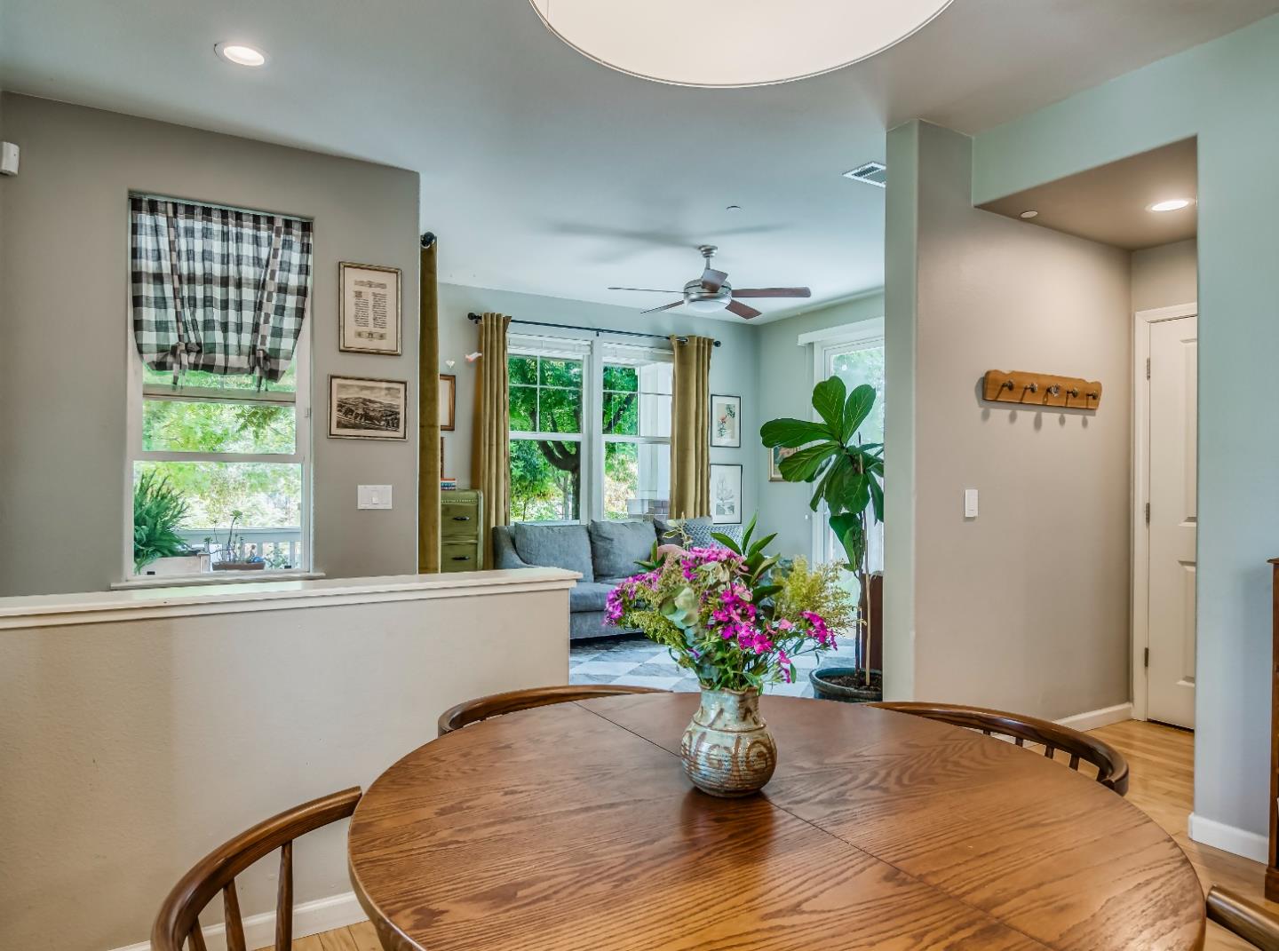 Detail Gallery Image 9 of 36 For 140 Sarafina Way, Gilroy,  CA 95020 - 3 Beds | 2/1 Baths