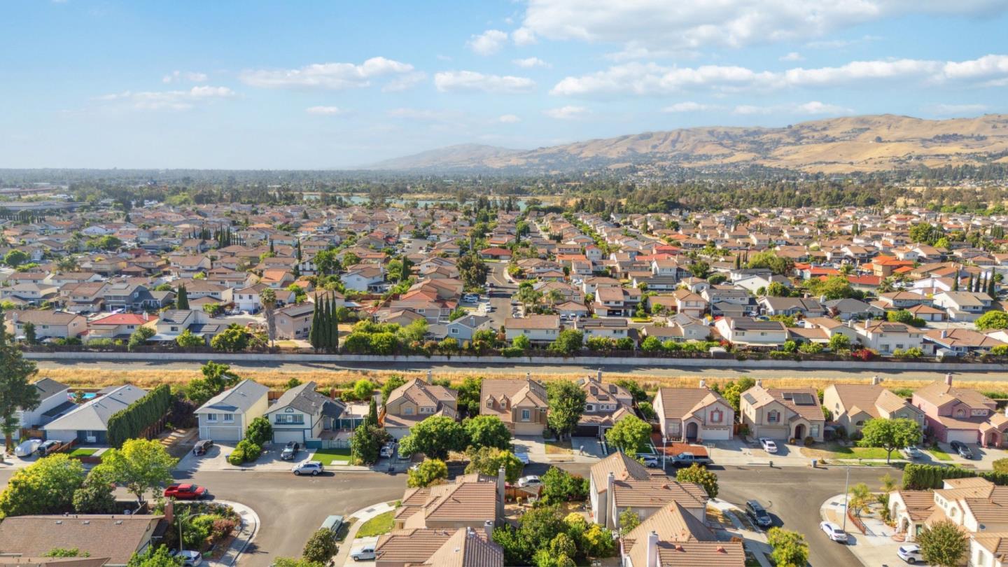 Detail Gallery Image 29 of 39 For 2555 Britt Way, San Jose,  CA 95148 - 4 Beds | 2/1 Baths