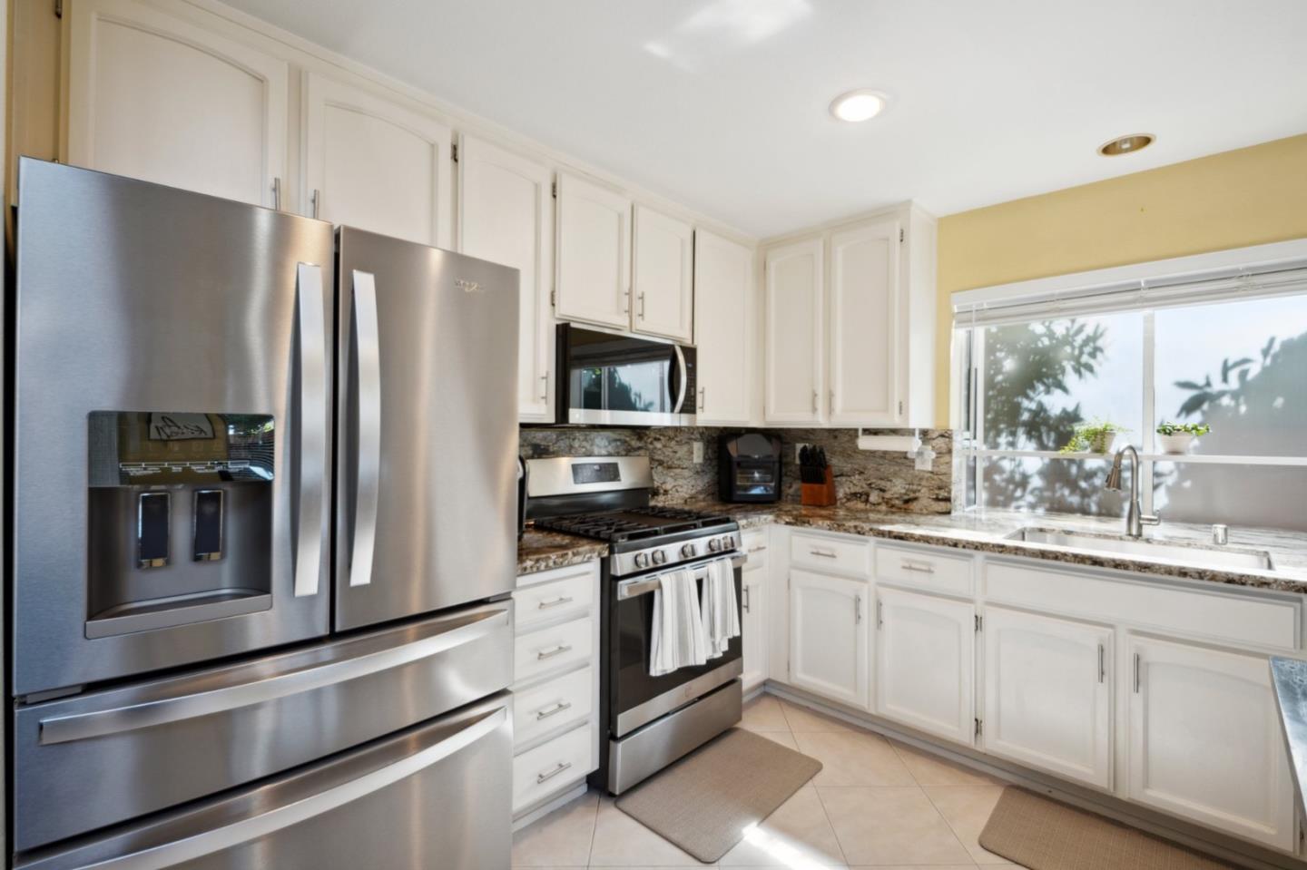 Detail Gallery Image 9 of 39 For 2555 Britt Way, San Jose,  CA 95148 - 4 Beds | 2/1 Baths