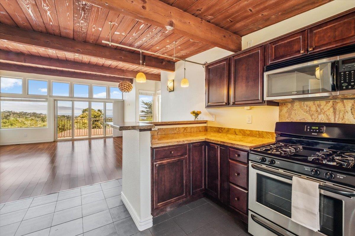 Detail Gallery Image 9 of 25 For 152 Mar Vista Dr, Monterey,  CA 93940 - 2 Beds | 1/1 Baths