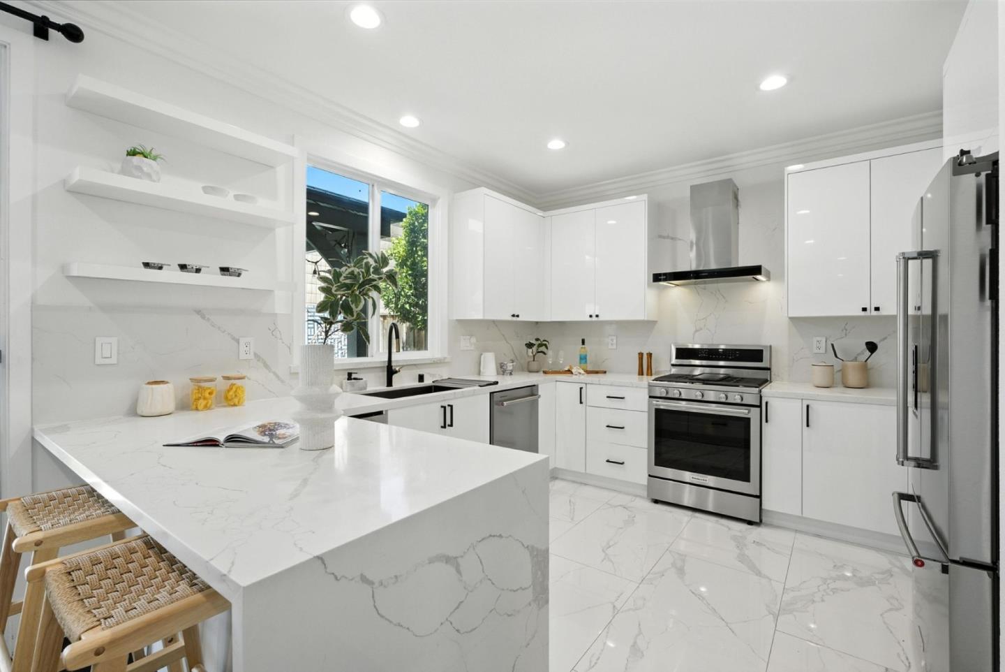 Detail Gallery Image 14 of 74 For 3665 Ivy Canyon Ct, San Jose,  CA 95121 - 4 Beds | 2/1 Baths