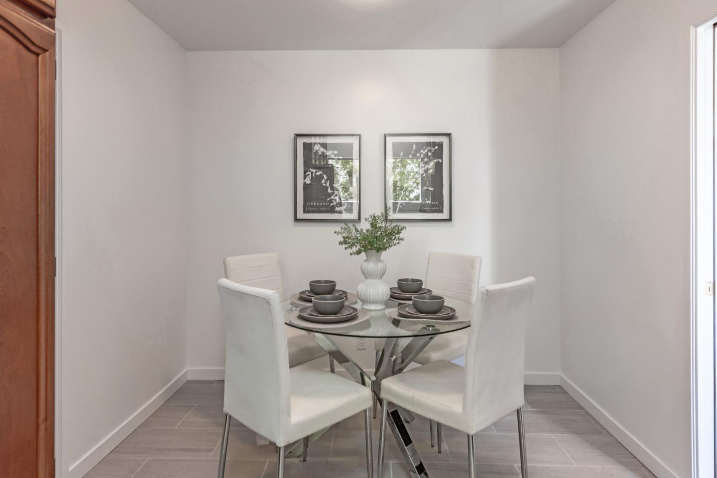 Detail Gallery Image 14 of 23 For 2435 Sharon Oaks Dr, Menlo Park,  CA 94025 - 2 Beds | 2 Baths