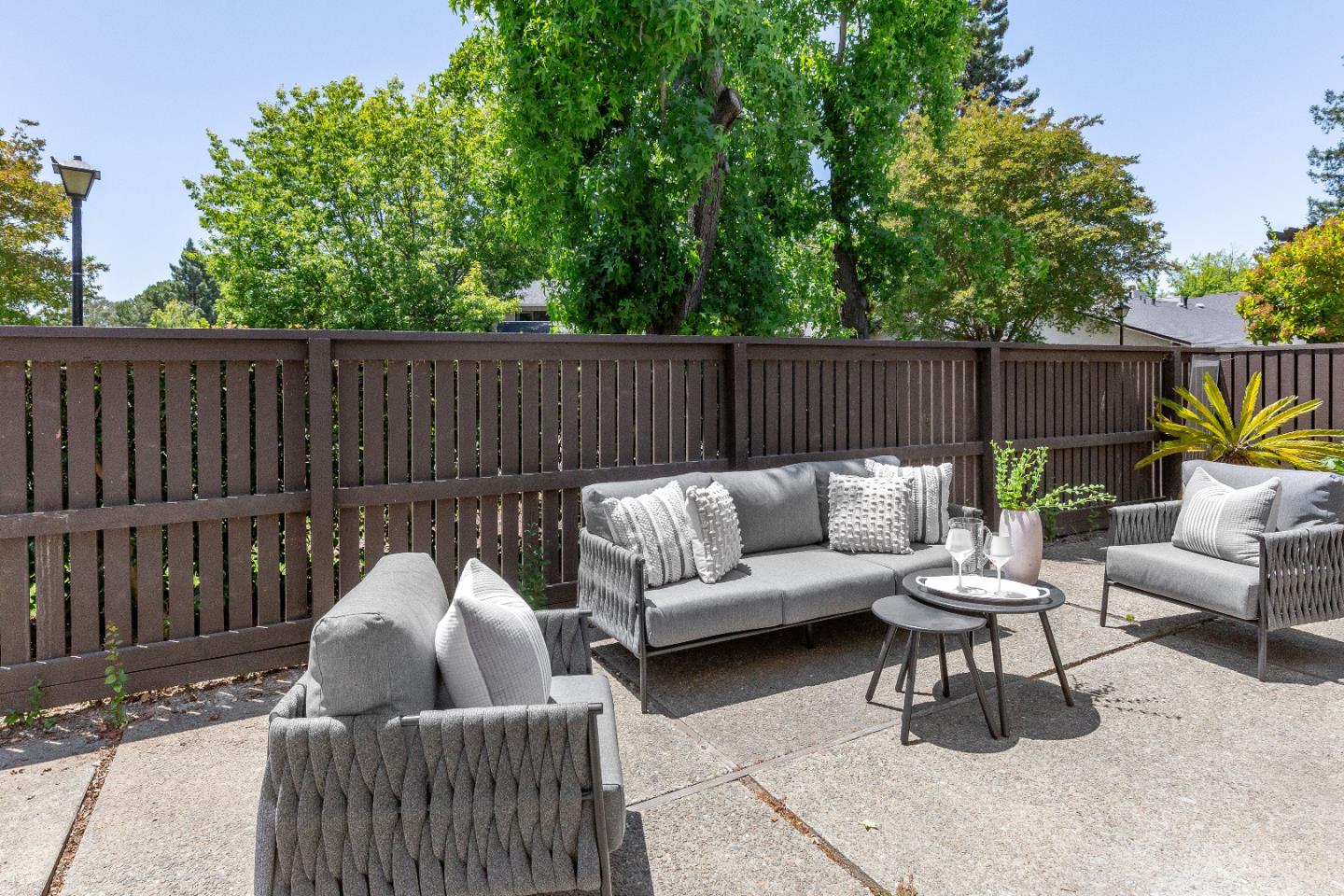 Detail Gallery Image 22 of 23 For 2435 Sharon Oaks Dr, Menlo Park,  CA 94025 - 2 Beds | 2 Baths