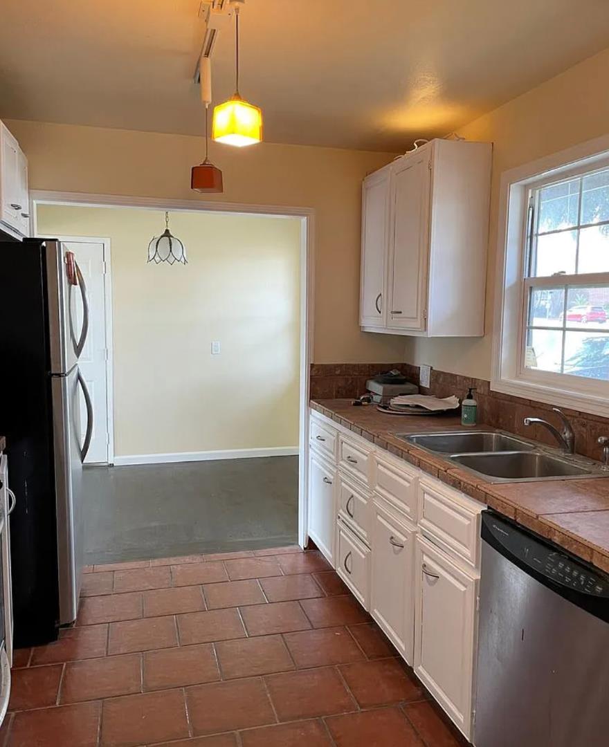 Detail Gallery Image 12 of 22 For 1370 Saratoga Ave, San Jose,  CA 95129 - 3 Beds | 1 Baths
