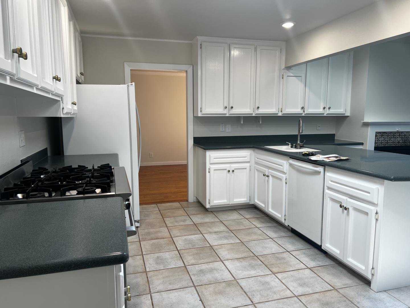 Detail Gallery Image 8 of 46 For 254 Mountain View Ave, San Rafael,  CA 94901 - 4 Beds | 3 Baths