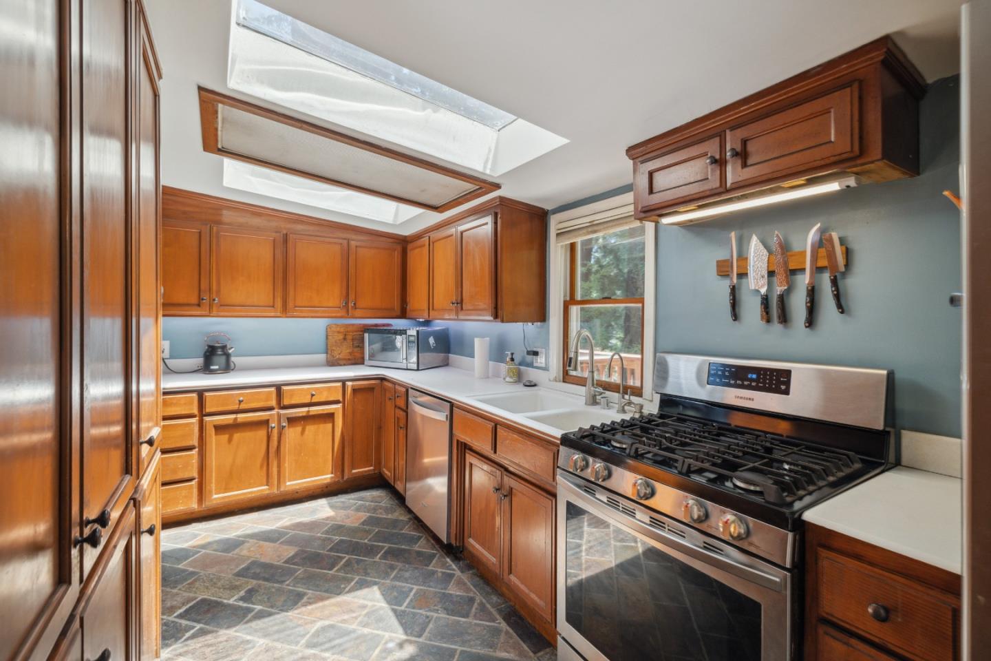 Detail Gallery Image 4 of 25 For 11033 Sequoia Ave, Felton,  CA 95018 - 3 Beds | 2 Baths