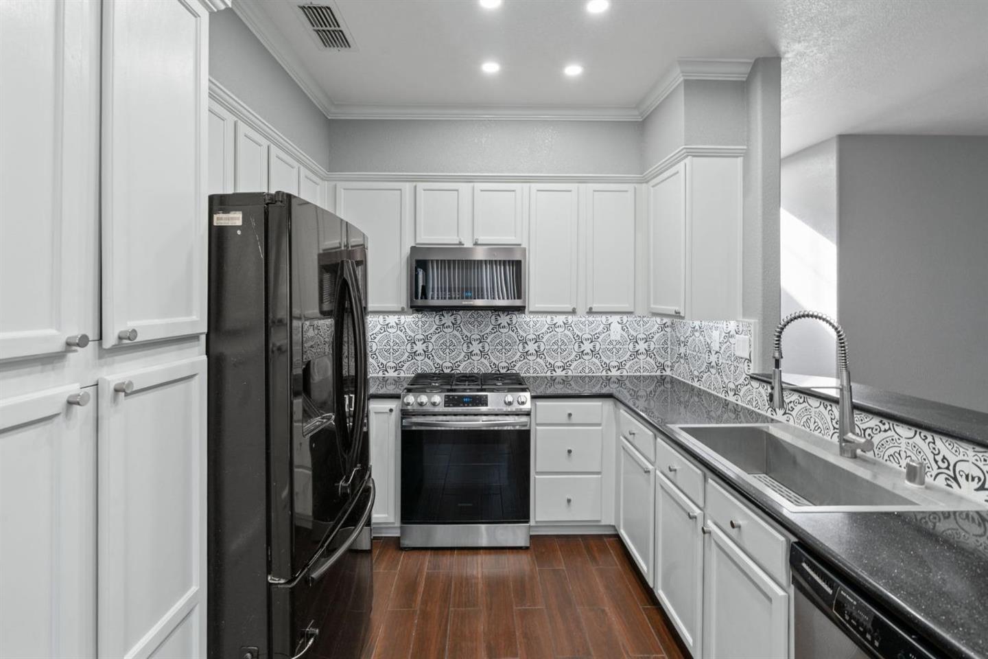 Detail Gallery Image 13 of 18 For 564 Millwood Dr, Patterson,  CA 95363 - 5 Beds | 3/1 Baths