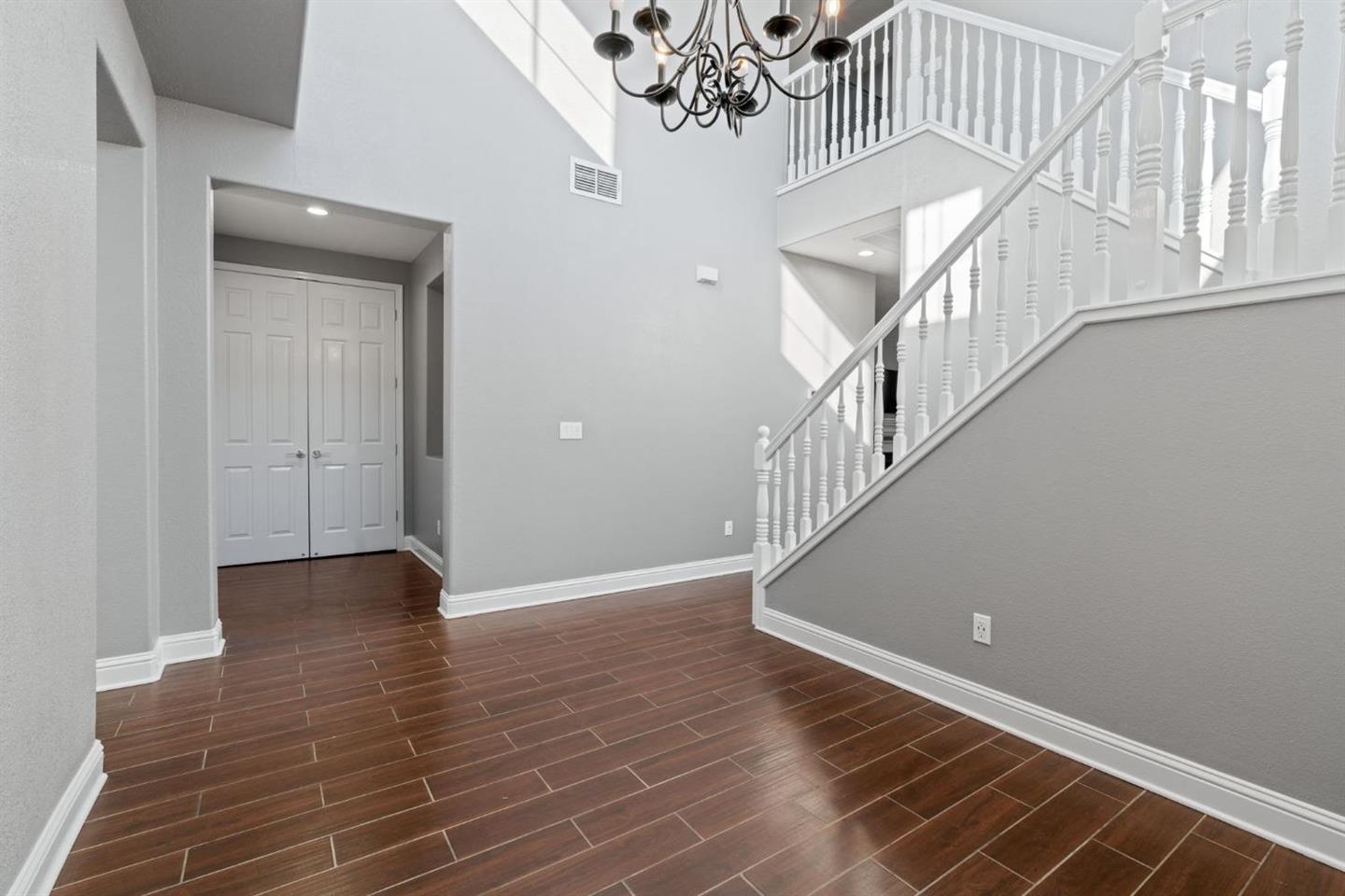 Detail Gallery Image 2 of 18 For 564 Millwood Dr, Patterson,  CA 95363 - 5 Beds | 3/1 Baths