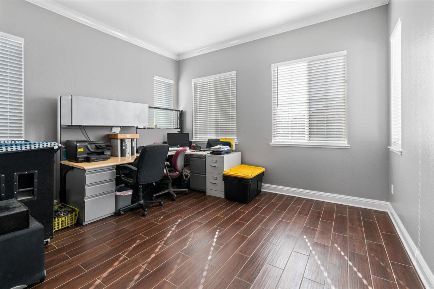 Detail Gallery Image 4 of 18 For 564 Millwood Dr, Patterson,  CA 95363 - 5 Beds | 3/1 Baths