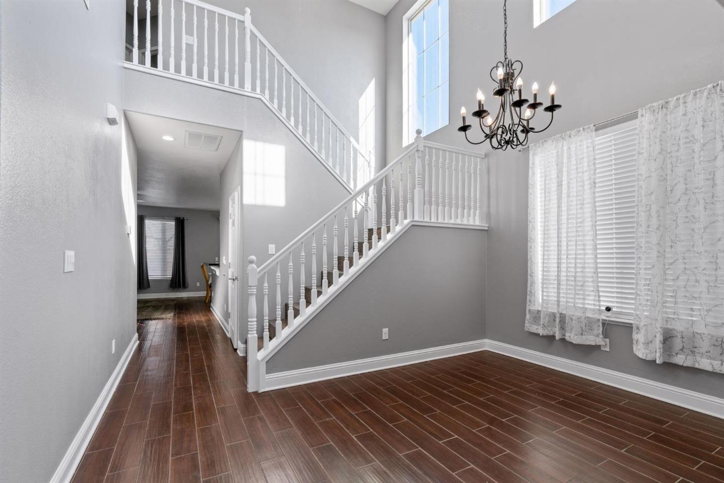 Detail Gallery Image 5 of 18 For 564 Millwood Dr, Patterson,  CA 95363 - 5 Beds | 3/1 Baths