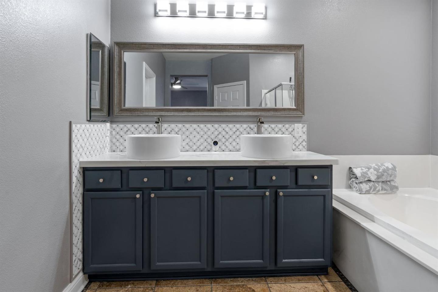 Detail Gallery Image 8 of 18 For 564 Millwood Dr, Patterson,  CA 95363 - 5 Beds | 3/1 Baths