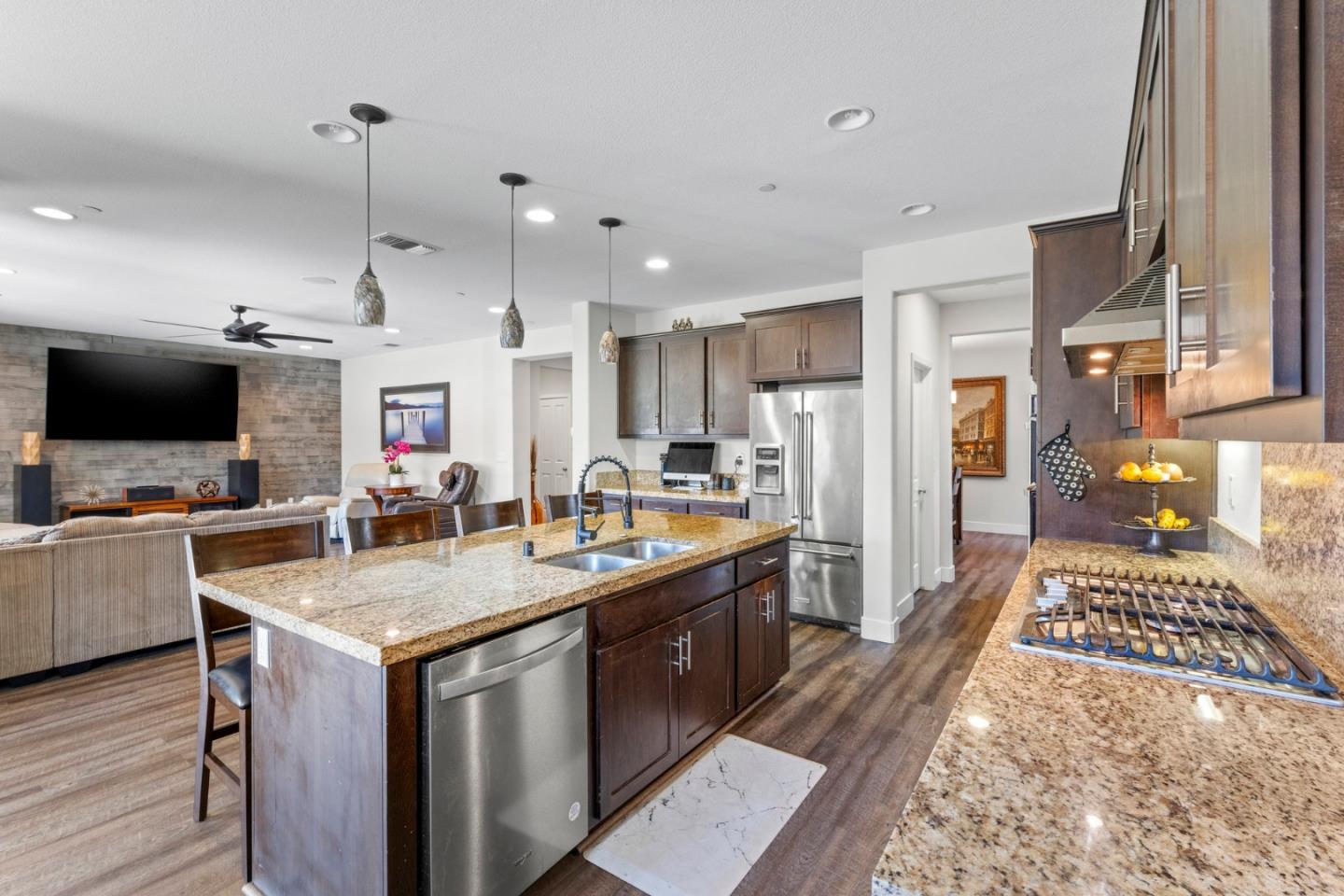 Detail Gallery Image 13 of 44 For 9850 Bobcat Ct, Gilroy,  CA 95020 - 4 Beds | 3/1 Baths
