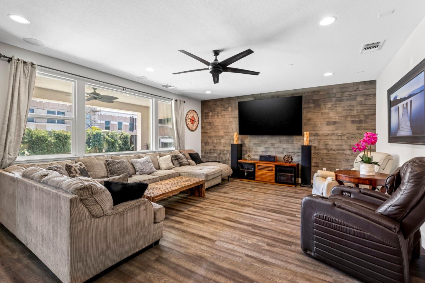 Detail Gallery Image 16 of 44 For 9850 Bobcat Ct, Gilroy,  CA 95020 - 4 Beds | 3/1 Baths