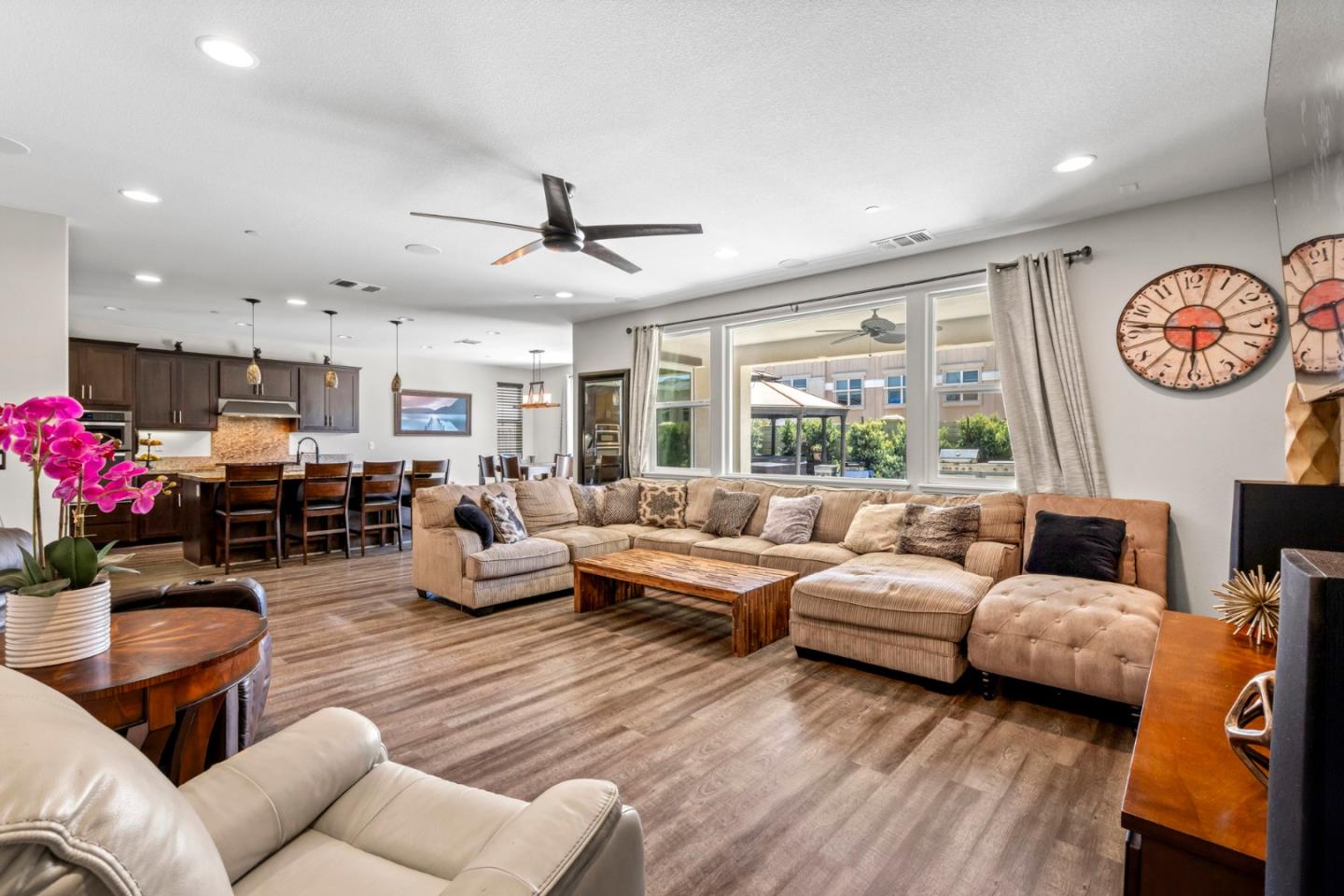 Detail Gallery Image 17 of 44 For 9850 Bobcat Ct, Gilroy,  CA 95020 - 4 Beds | 3/1 Baths