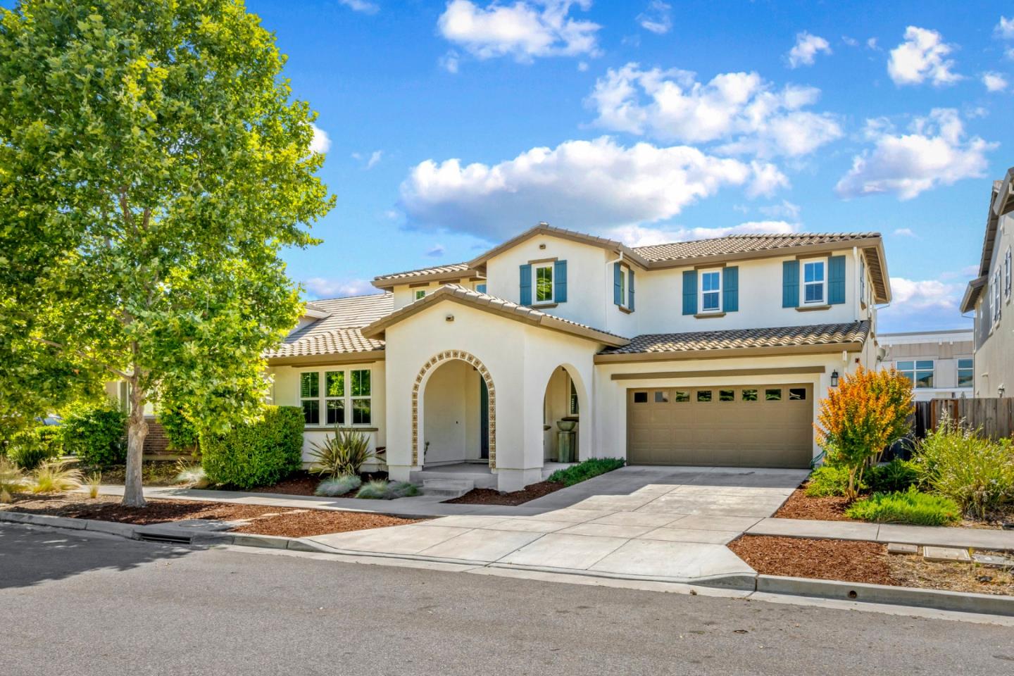Detail Gallery Image 2 of 44 For 9850 Bobcat Ct, Gilroy,  CA 95020 - 4 Beds | 3/1 Baths