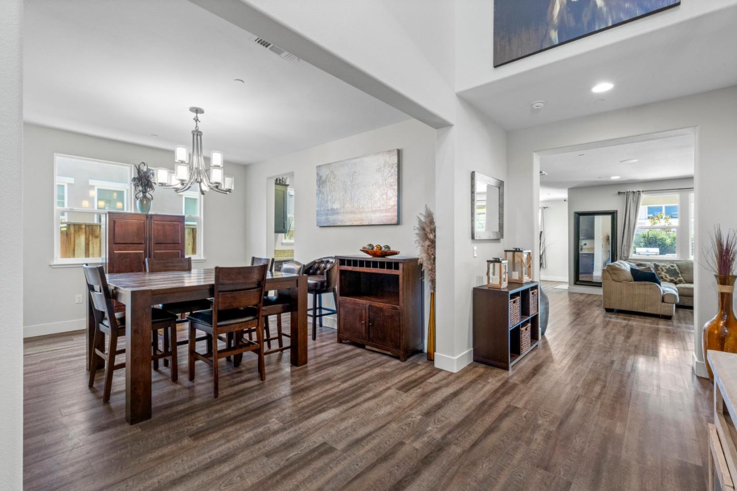 Detail Gallery Image 4 of 44 For 9850 Bobcat Ct, Gilroy,  CA 95020 - 4 Beds | 3/1 Baths