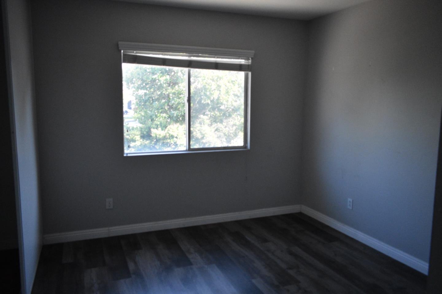 Detail Gallery Image 11 of 21 For 1449 Haddington Dr, Riverside,  CA 92507 - 4 Beds | 2/1 Baths