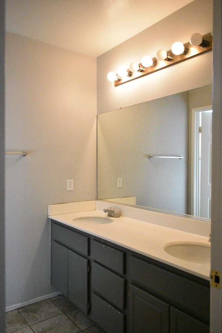 Detail Gallery Image 12 of 21 For 1449 Haddington Dr, Riverside,  CA 92507 - 4 Beds | 2/1 Baths