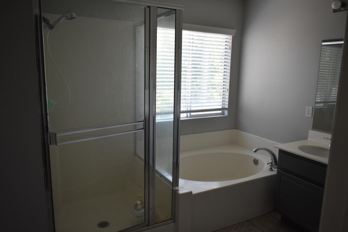 Detail Gallery Image 17 of 21 For 1449 Haddington Dr, Riverside,  CA 92507 - 4 Beds | 2/1 Baths