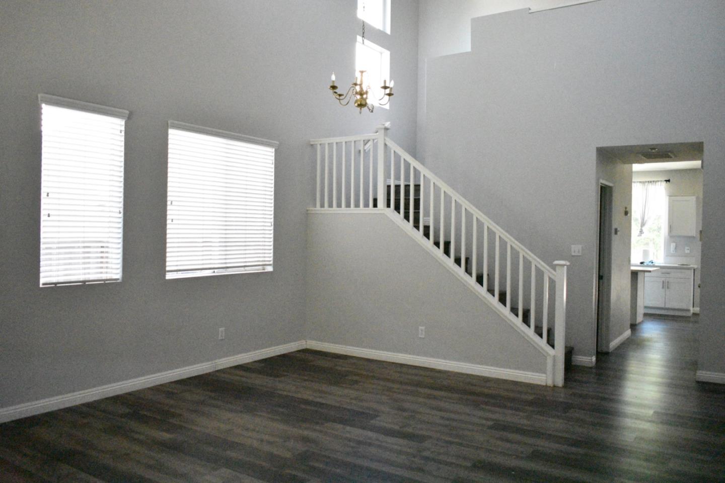 Detail Gallery Image 2 of 21 For 1449 Haddington Dr, Riverside,  CA 92507 - 4 Beds | 2/1 Baths