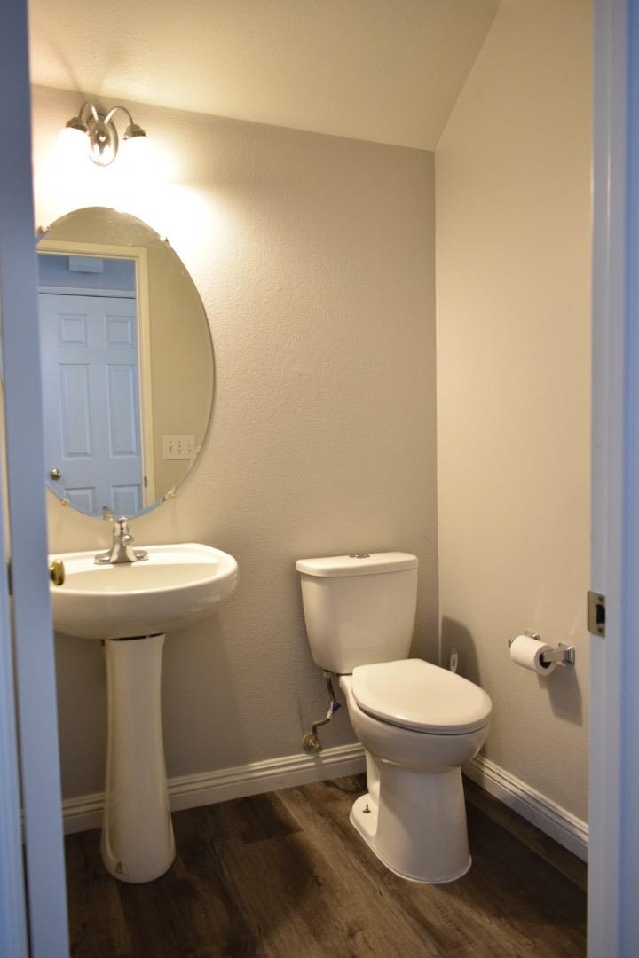 Detail Gallery Image 8 of 21 For 1449 Haddington Dr, Riverside,  CA 92507 - 4 Beds | 2/1 Baths
