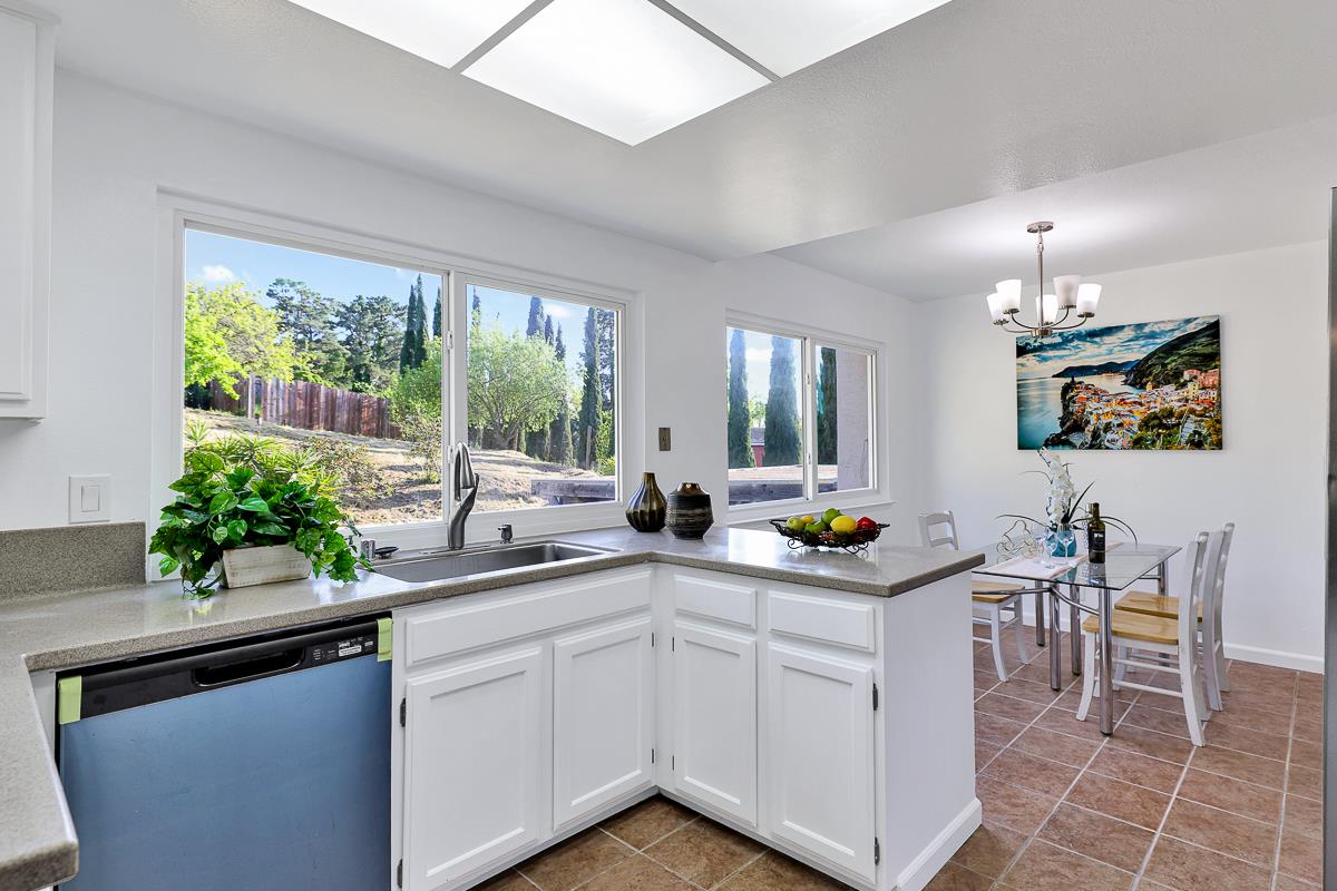 Detail Gallery Image 12 of 56 For 149 Westminster Way, Vallejo,  CA 94591 - 4 Beds | 3 Baths