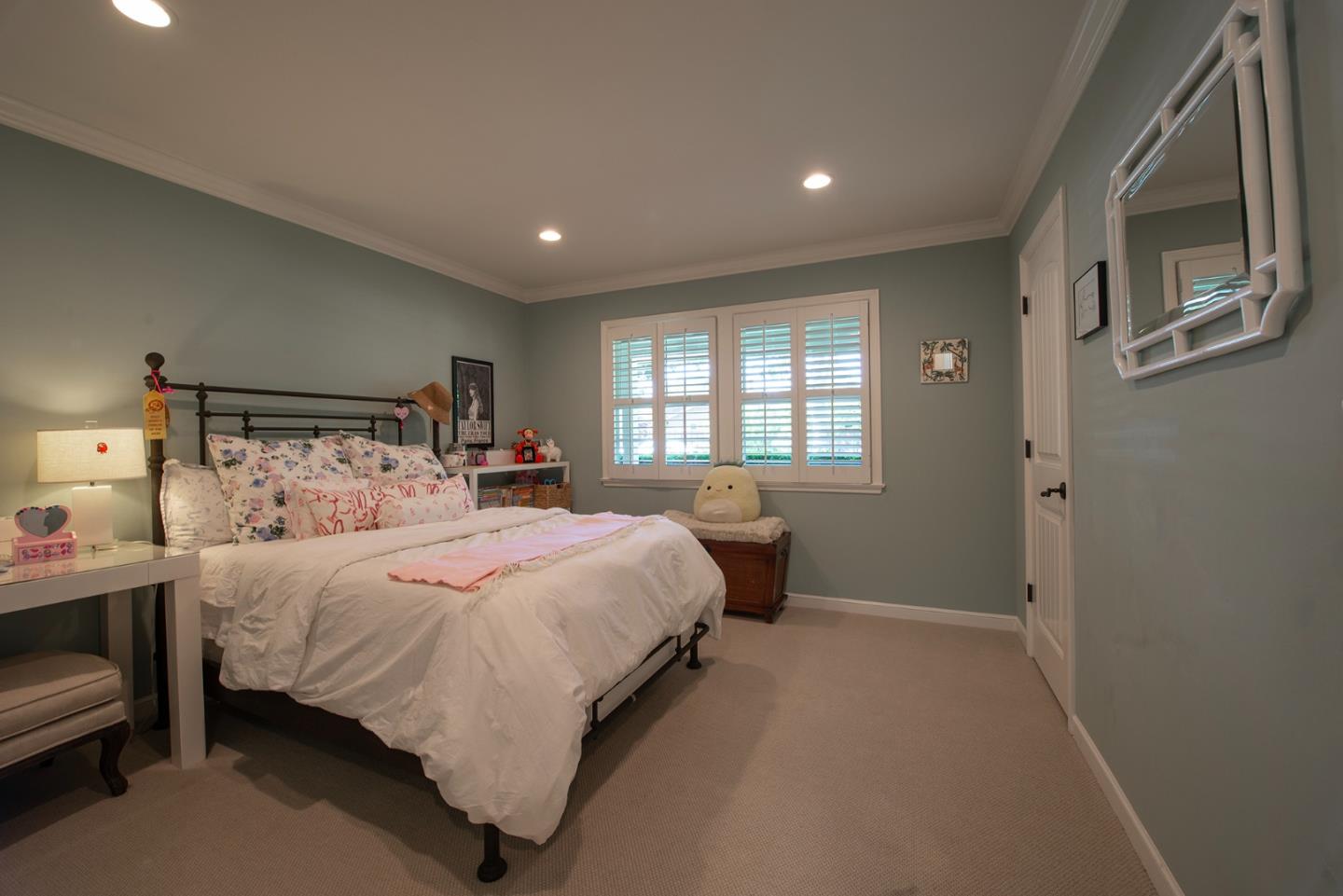 Detail Gallery Image 16 of 42 For 1360 Elder Ave, Menlo Park,  CA 94025 - 4 Beds | 3 Baths