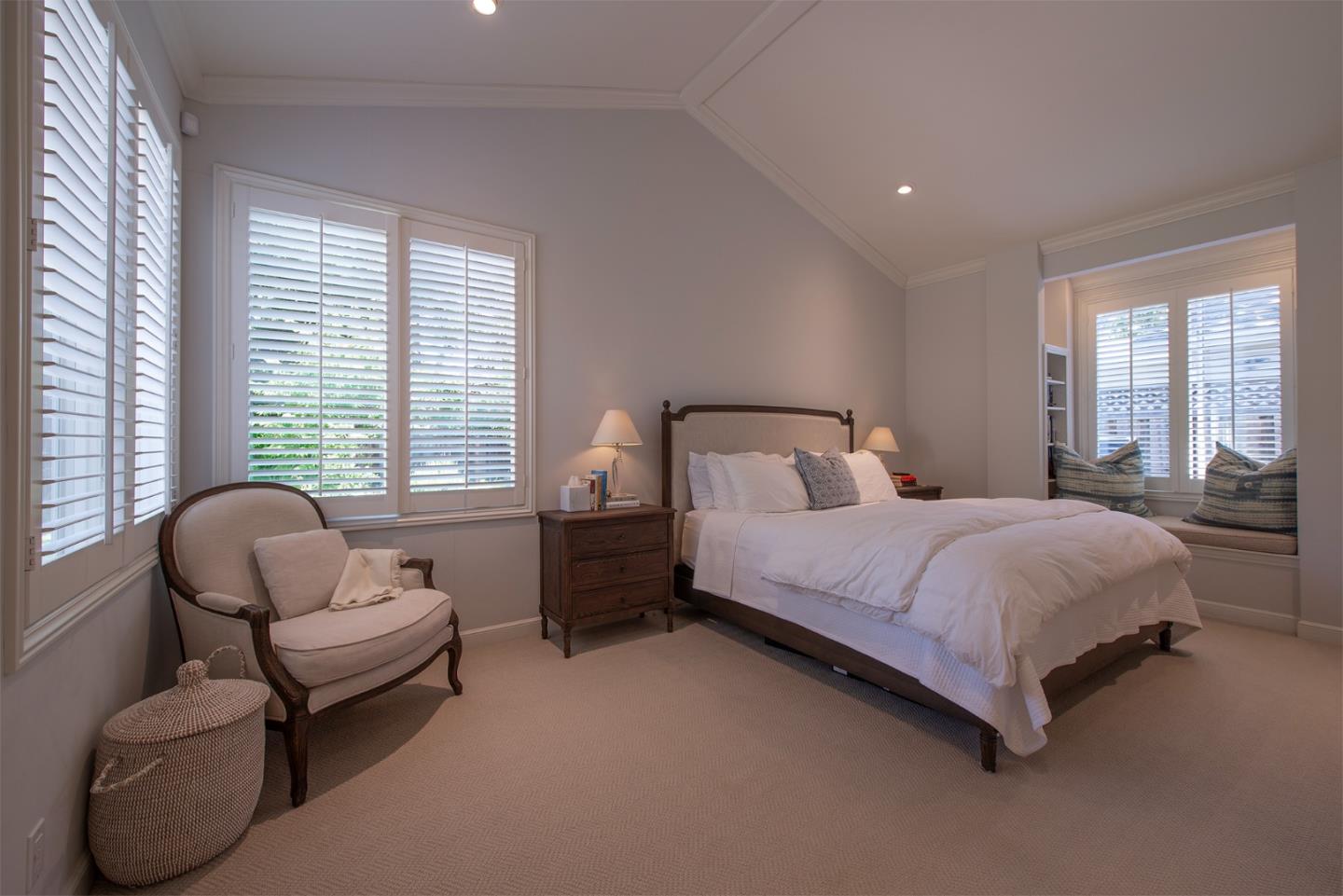 Detail Gallery Image 24 of 42 For 1360 Elder Ave, Menlo Park,  CA 94025 - 4 Beds | 3 Baths
