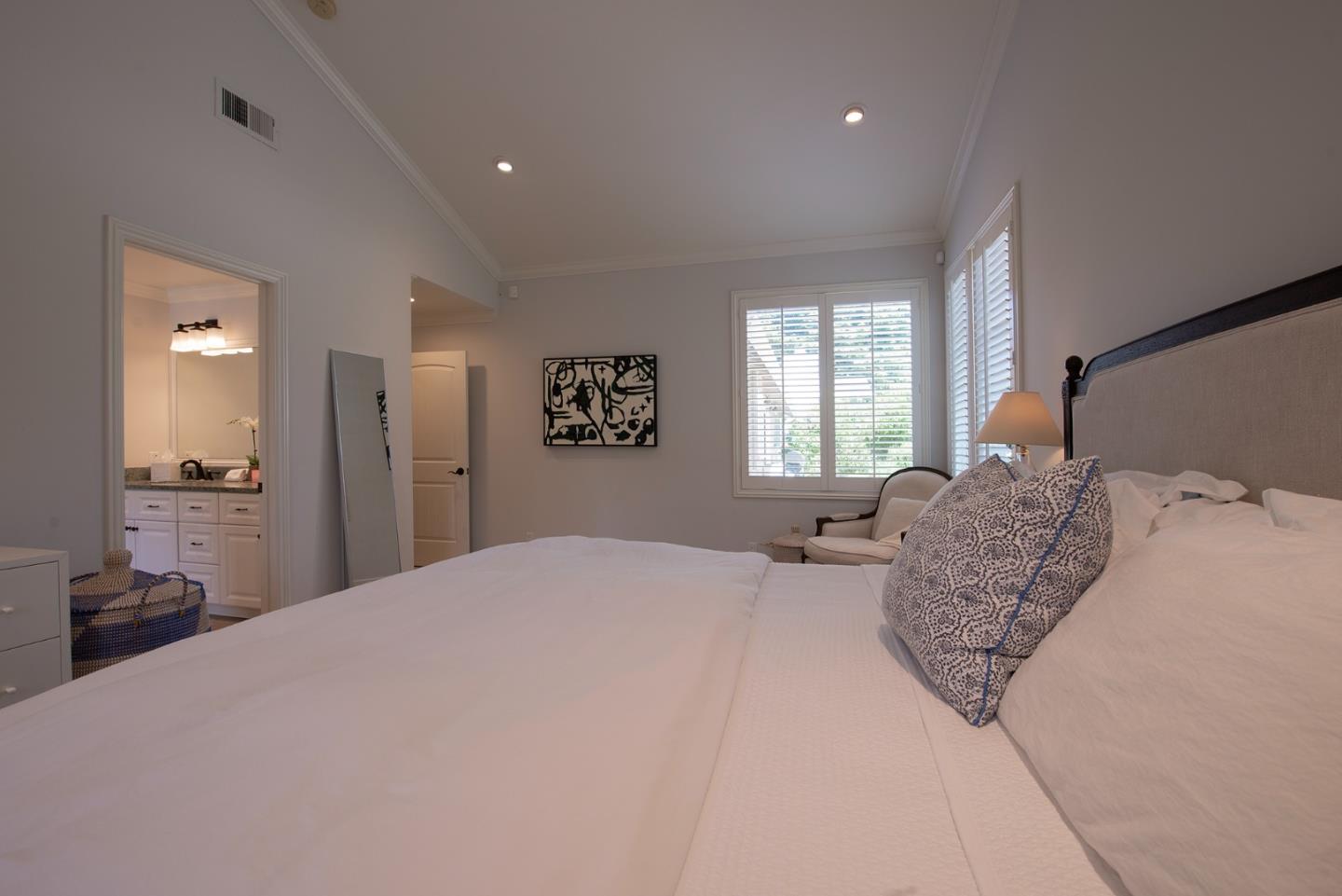 Detail Gallery Image 26 of 42 For 1360 Elder Ave, Menlo Park,  CA 94025 - 4 Beds | 3 Baths