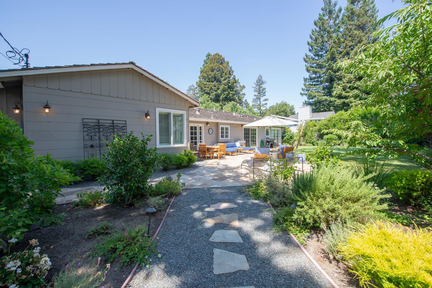 Detail Gallery Image 36 of 42 For 1360 Elder Ave, Menlo Park,  CA 94025 - 4 Beds | 3 Baths