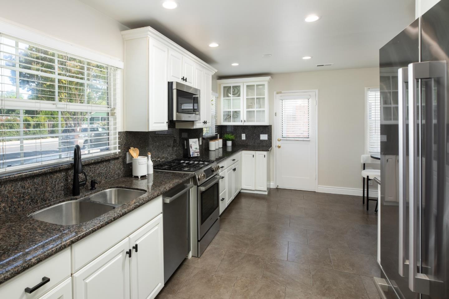 Detail Gallery Image 10 of 35 For 888 Lincoln Ct, San Jose,  CA 95125 - 3 Beds | 2 Baths