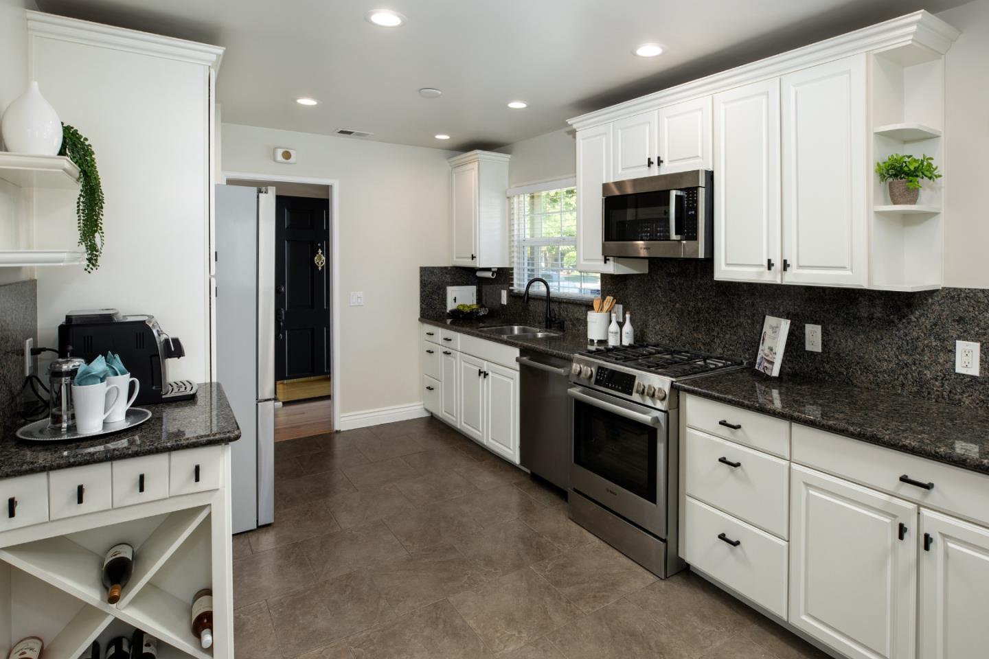 Detail Gallery Image 12 of 35 For 888 Lincoln Ct, San Jose,  CA 95125 - 3 Beds | 2 Baths