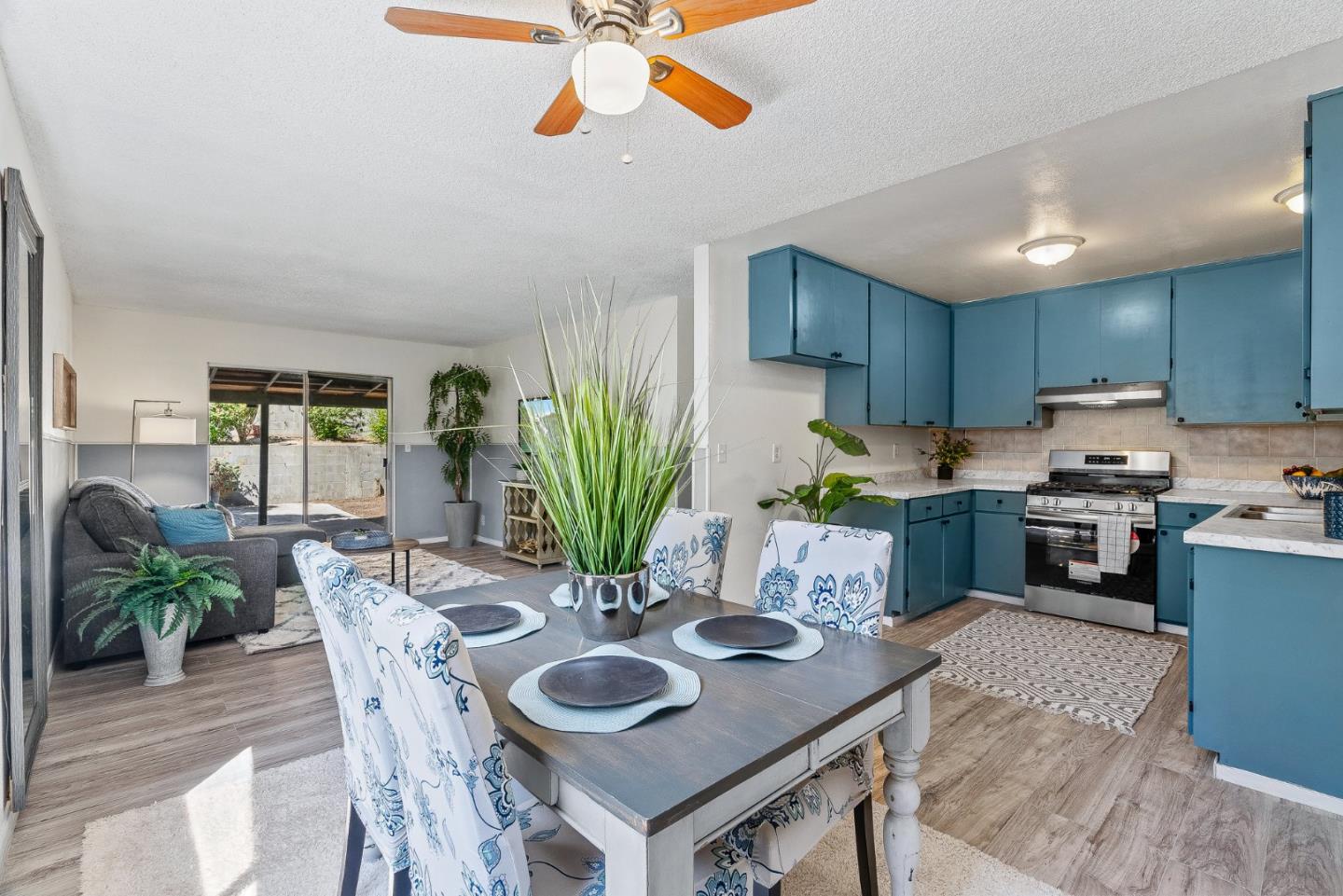 Detail Gallery Image 8 of 30 For 742 Pino Way, Salinas,  CA 93905 - 3 Beds | 1 Baths