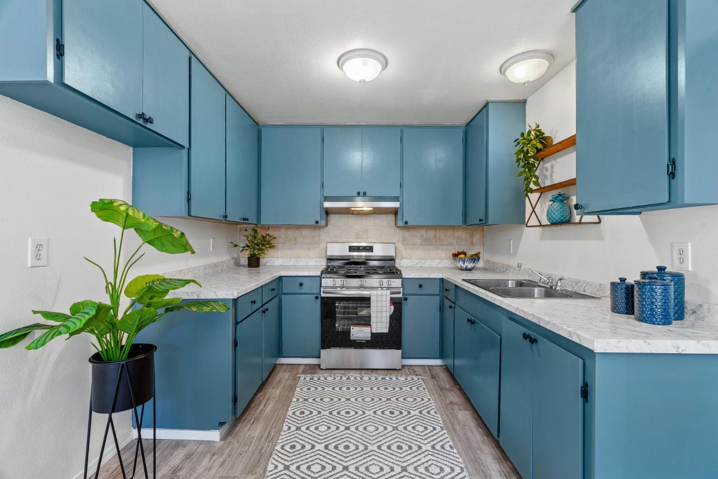 Detail Gallery Image 9 of 30 For 742 Pino Way, Salinas,  CA 93905 - 3 Beds | 1 Baths