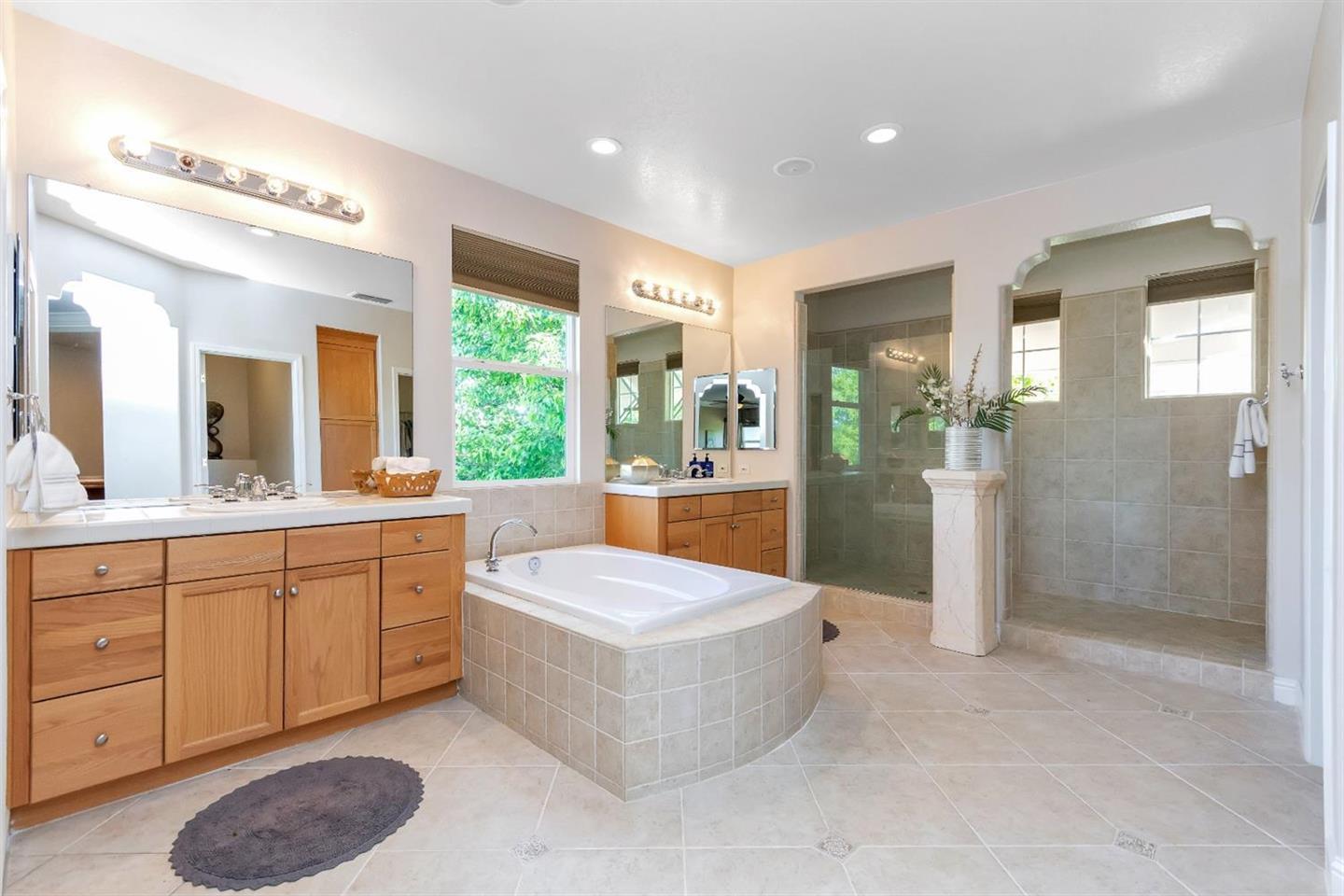 Detail Gallery Image 6 of 7 For 5063 Winterfield Dr, El Dorado Hills,  CA 95762 - 4 Beds | 3 Baths
