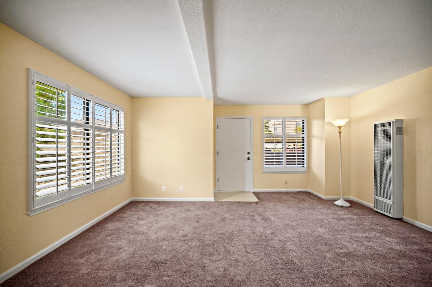 Detail Gallery Image 7 of 26 For 820 Casanova Ave #75,  Monterey,  CA 93940 - 1 Beds | 1 Baths