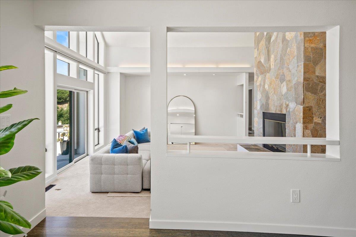 Detail Gallery Image 12 of 44 For 31499 via Las Rosas, Carmel Valley,  CA 93924 - 4 Beds | 2/1 Baths