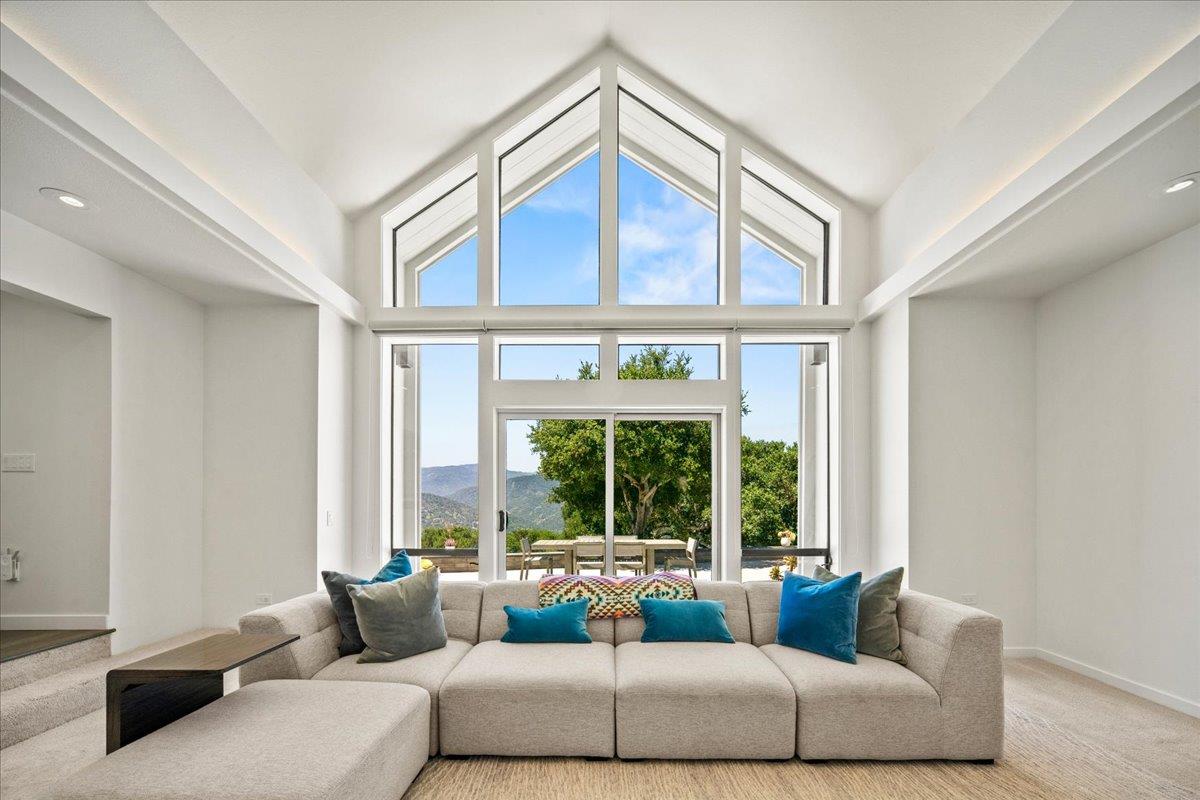 Detail Gallery Image 13 of 44 For 31499 via Las Rosas, Carmel Valley,  CA 93924 - 4 Beds | 2/1 Baths