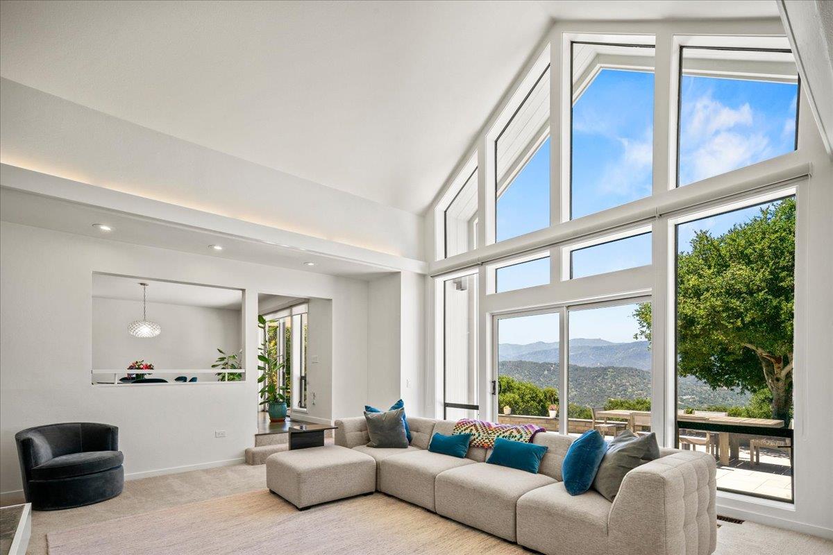 Detail Gallery Image 14 of 44 For 31499 via Las Rosas, Carmel Valley,  CA 93924 - 4 Beds | 2/1 Baths