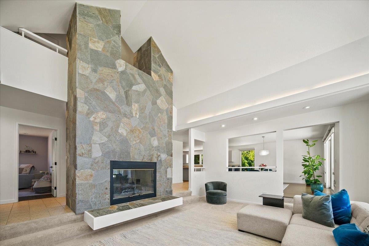 Detail Gallery Image 15 of 44 For 31499 via Las Rosas, Carmel Valley,  CA 93924 - 4 Beds | 2/1 Baths