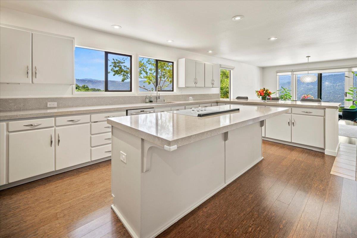 Detail Gallery Image 7 of 44 For 31499 via Las Rosas, Carmel Valley,  CA 93924 - 4 Beds | 2/1 Baths