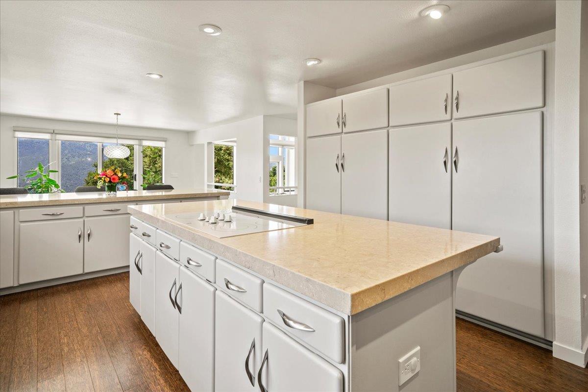 Detail Gallery Image 8 of 44 For 31499 via Las Rosas, Carmel Valley,  CA 93924 - 4 Beds | 2/1 Baths
