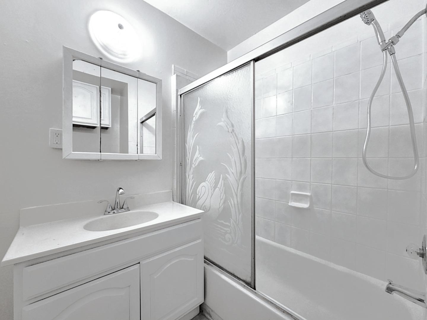 Detail Gallery Image 12 of 25 For 2645 23rd Ave, Oakland,  CA 94606 - 2 Beds | 1 Baths
