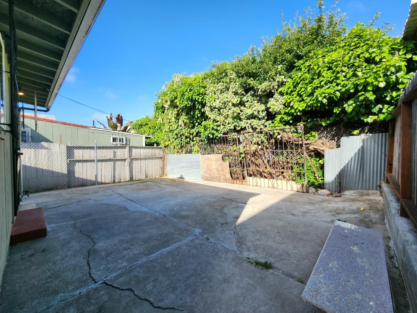 Detail Gallery Image 24 of 25 For 2645 23rd Ave, Oakland,  CA 94606 - 2 Beds | 1 Baths