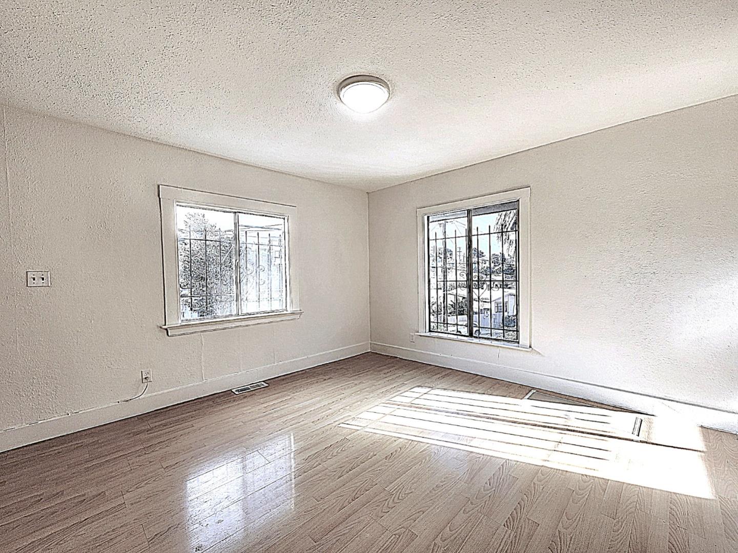 Detail Gallery Image 5 of 25 For 2645 23rd Ave, Oakland,  CA 94606 - 2 Beds | 1 Baths