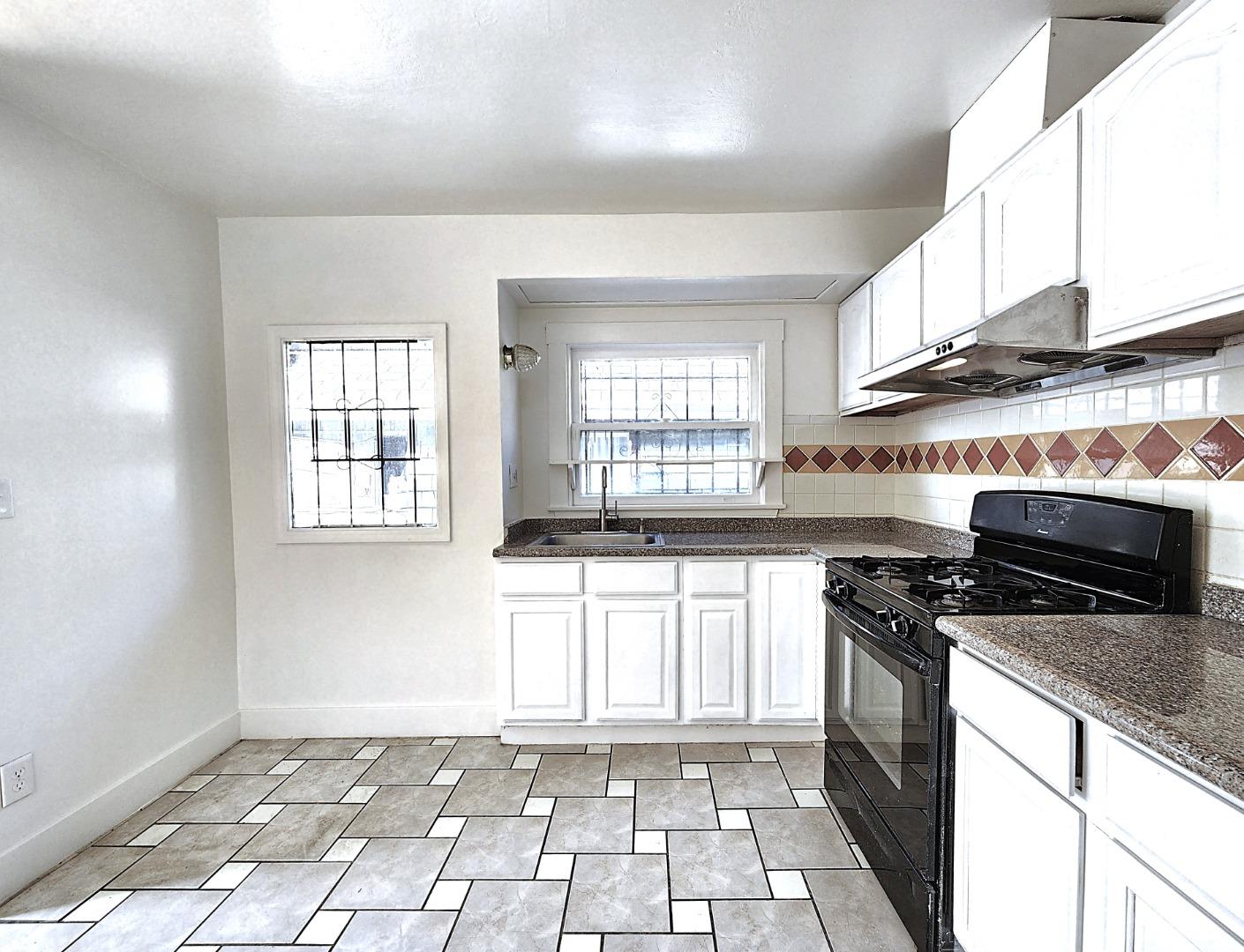 Detail Gallery Image 8 of 25 For 2645 23rd Ave, Oakland,  CA 94606 - 2 Beds | 1 Baths